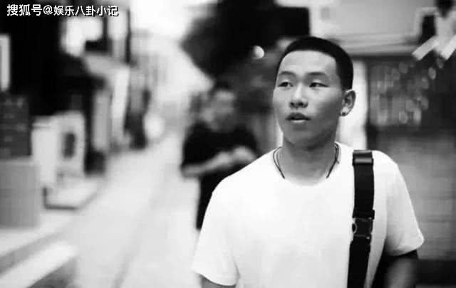 陈坤18岁儿子近照，长大后母亲基因浮现，有人猜