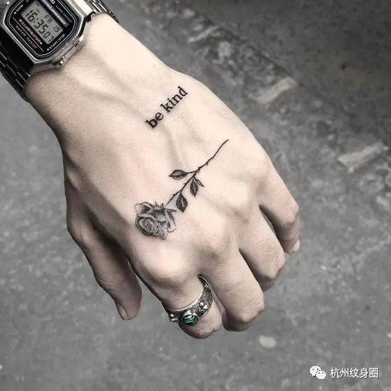 tattoo手上的满背纹身