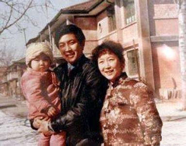 “无情”的唐国强：原配助他成名，他为何转身