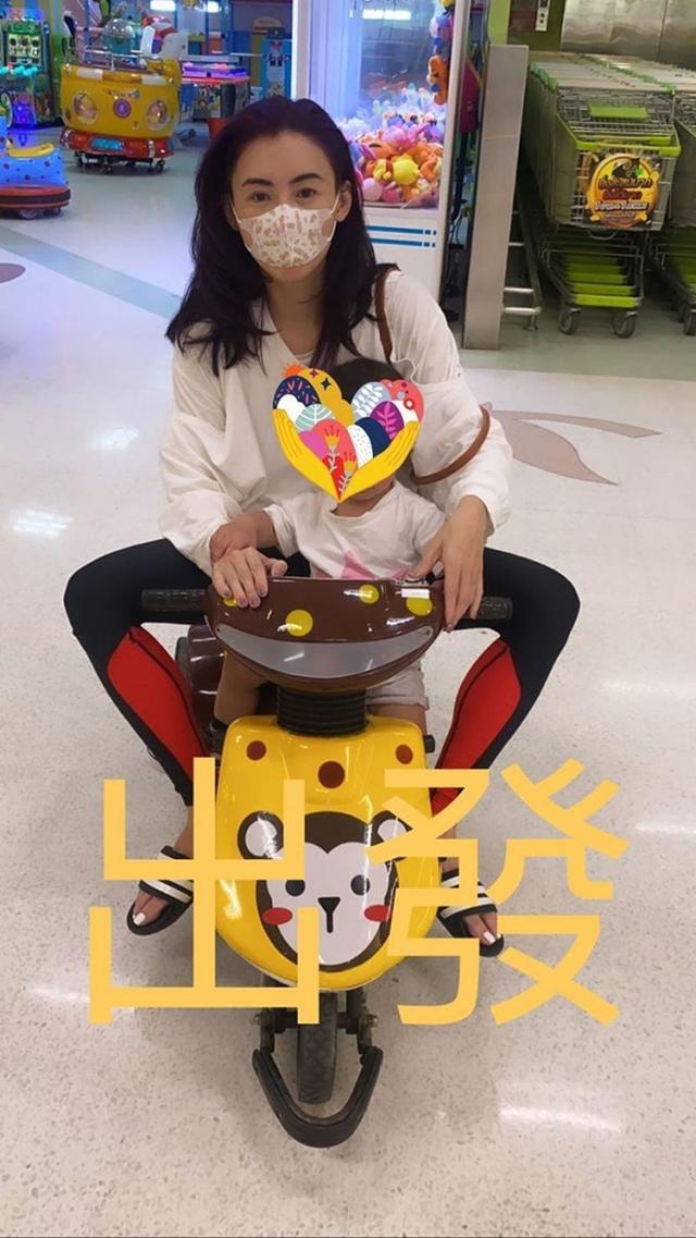 张柏芝四口子游泰国，小儿子正脸曝光，旅行时