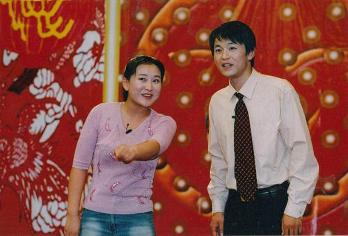 贾玲有多难母亲去世男友抛弃住10平米地下室凭春晚一夜成名苦尽甘来
