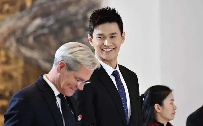 央媒三评孙杨事件，背后不是墙倒众人推，是理智战胜了情绪