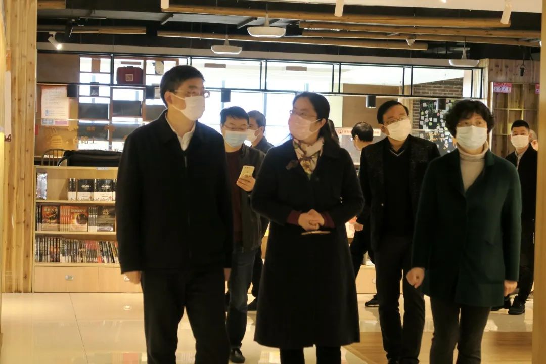 绍兴市委宣传部副部长韩彬翔到柯桥新华书店检查指导复工疫情防控工作