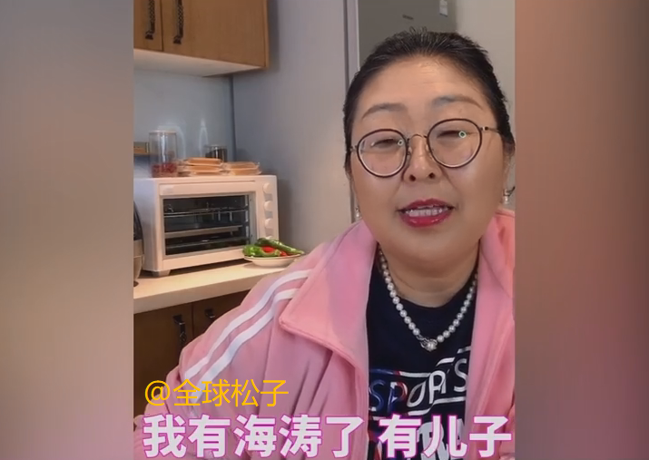 杜海涛妈妈开直播,谈到"儿媳"沈梦辰,乐得合不上嘴