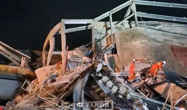 泉州酒店倒塌后,现场照片让人心碎......