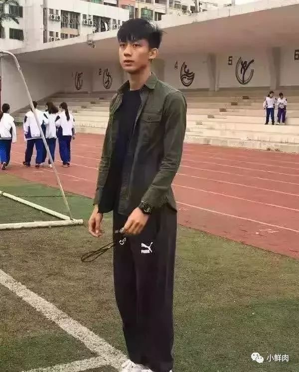 帅哥在民间路人镜头下的野生小哥哥