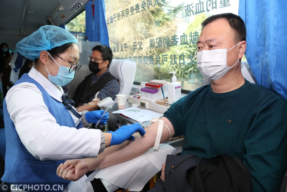 甘肃平凉：献热血 抗疫情