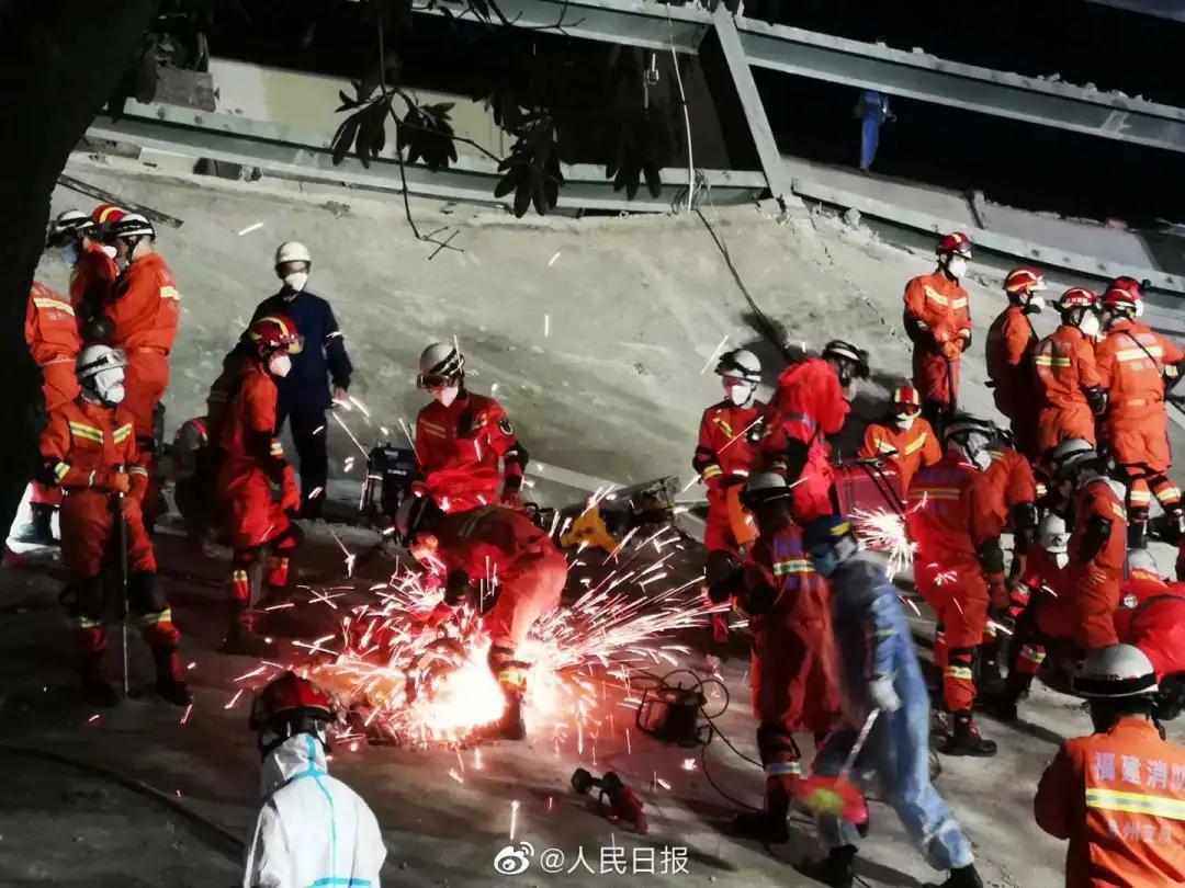 泉州酒店倒塌后，现场照片让人心碎......