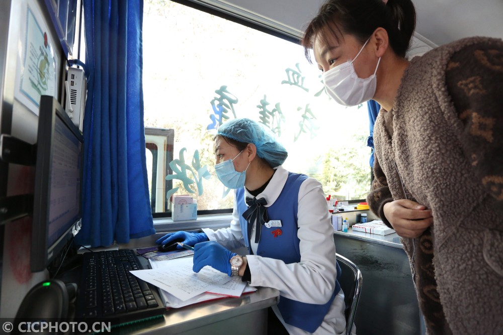 甘肃平凉：献热血 抗疫情