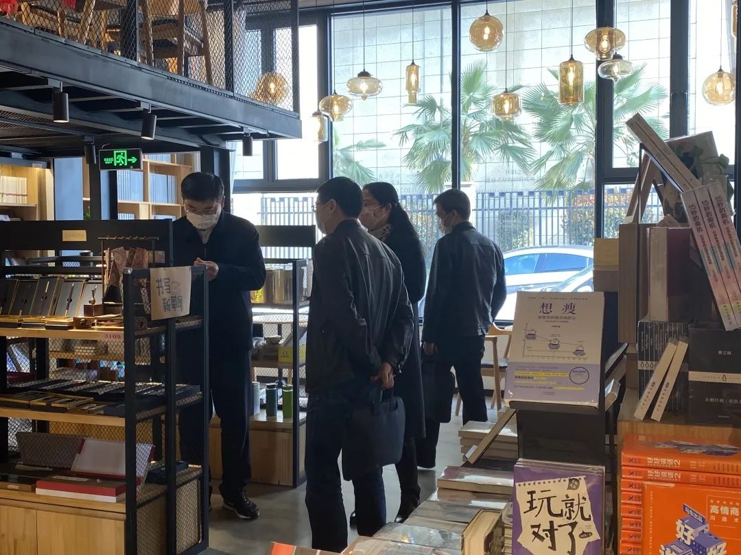 绍兴市委宣传部副部长韩彬翔到柯桥新华书店检查指导复工疫情防控工作