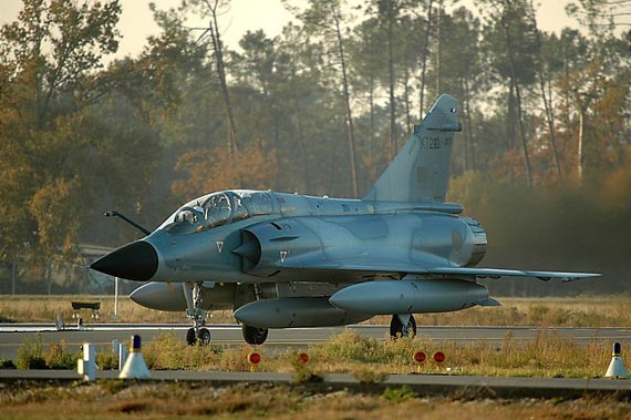 印度尽花冤枉钱!难怪有苏30MKI不用,反而用幻影