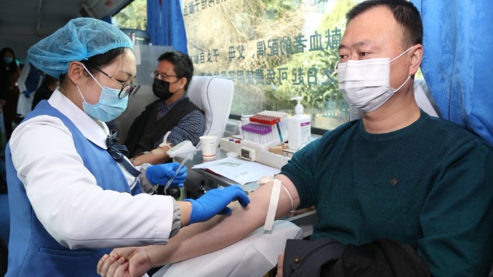 甘肃平凉：献热血 抗疫情