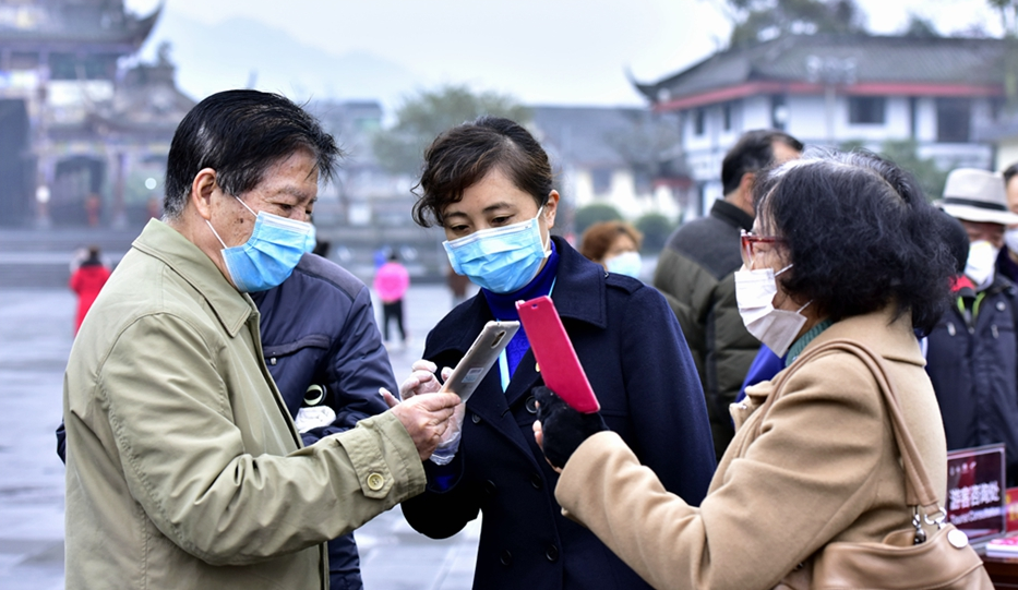 防疫服务两手抓多措并举保安全青城山都江堰景区有序开园第三日