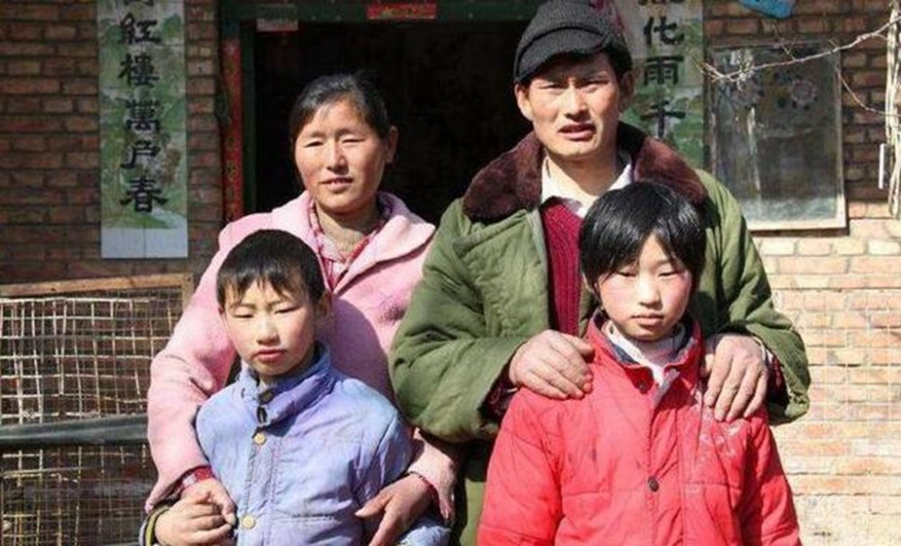 大衣哥家庭生活照 ac6a638dae6c422899329a37747b239d.jpeg