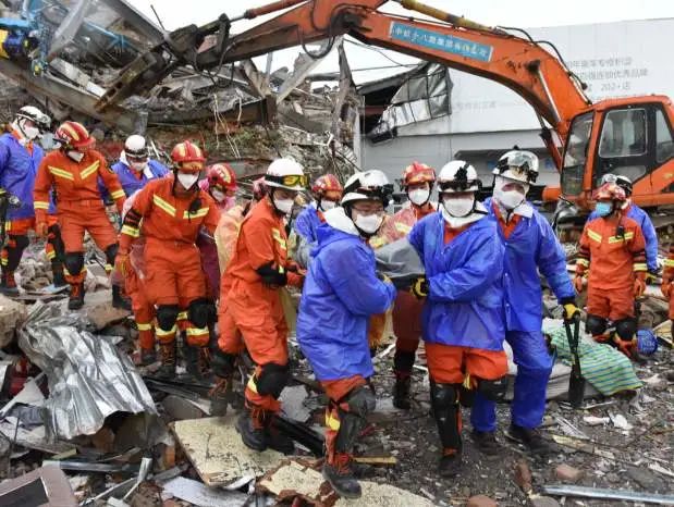 最新！泉州欣佳酒店坍塌事故已救出68人，还有3人正在搜救
