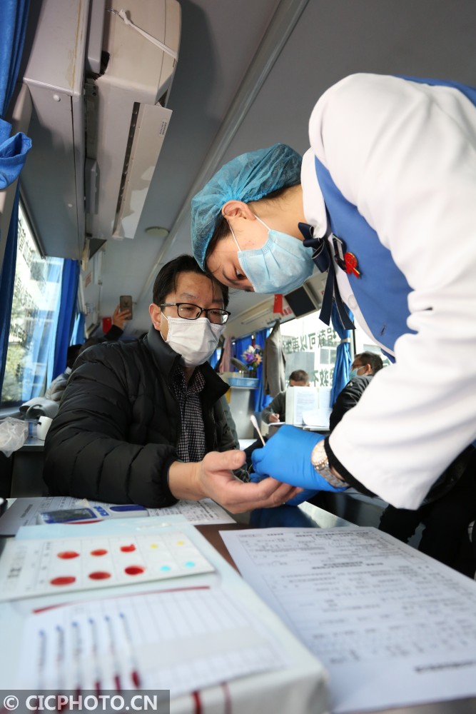 甘肃平凉：献热血 抗疫情