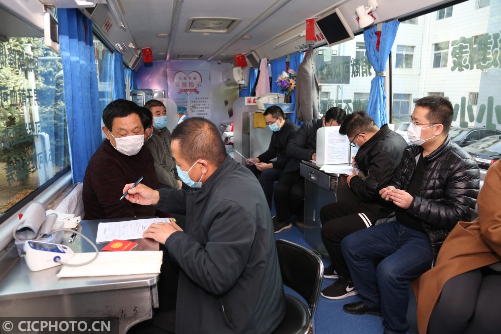 甘肃平凉：献热血 抗疫情