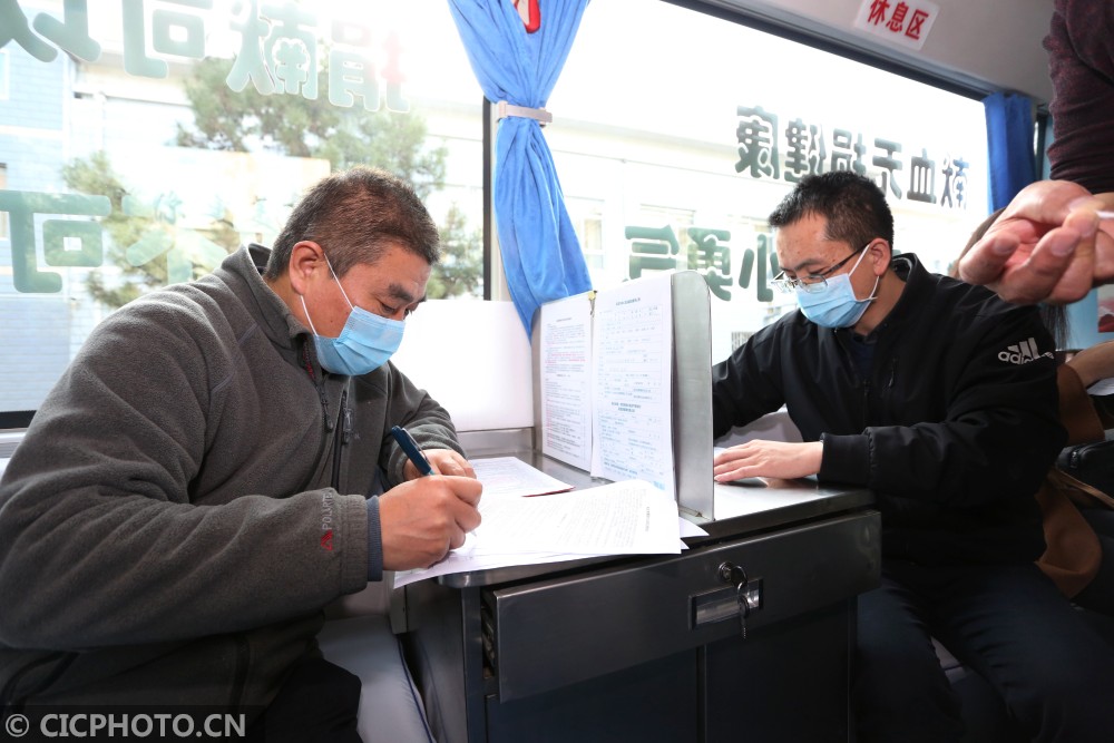 甘肃平凉：献热血 抗疫情