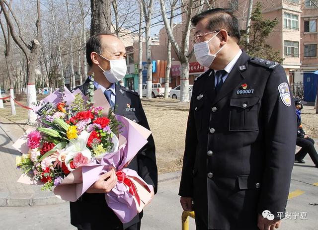 陈加先走访慰问坚守疫情防控一线的民警辅警及家属代表