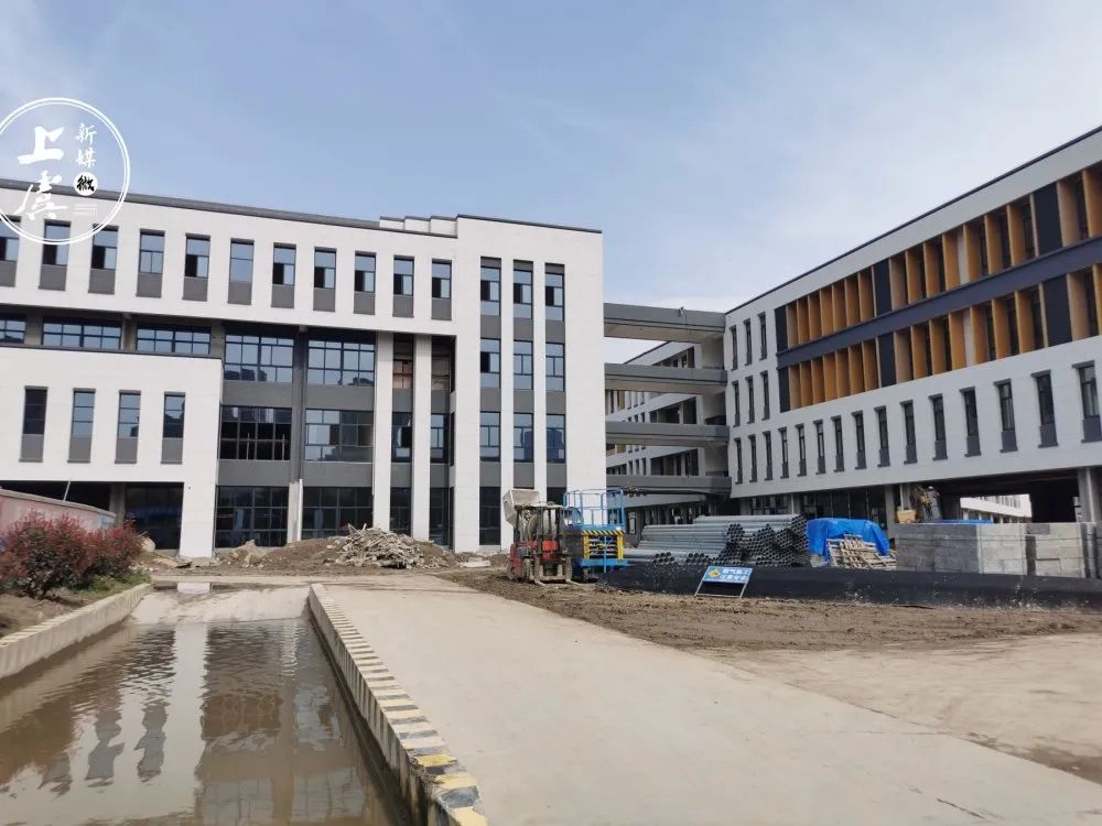 实验小学上德校区北至江广路,观山路,南至兰芎路,江华路,西南侧为