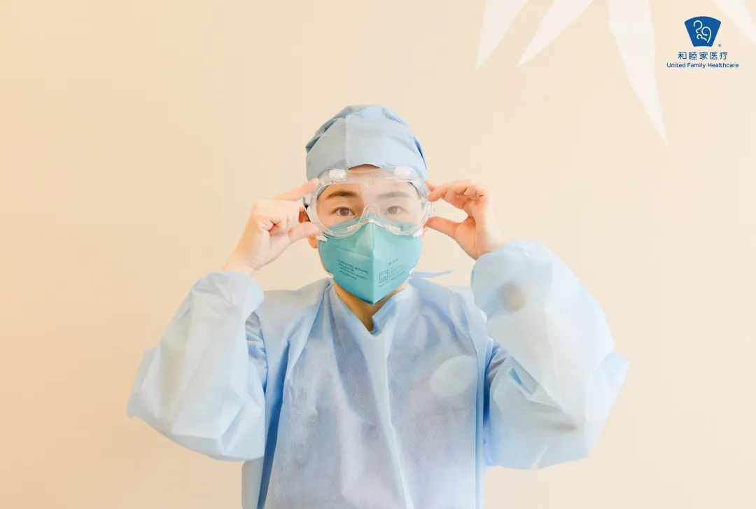 3. 佩戴护目镜时,手部不触碰面部.