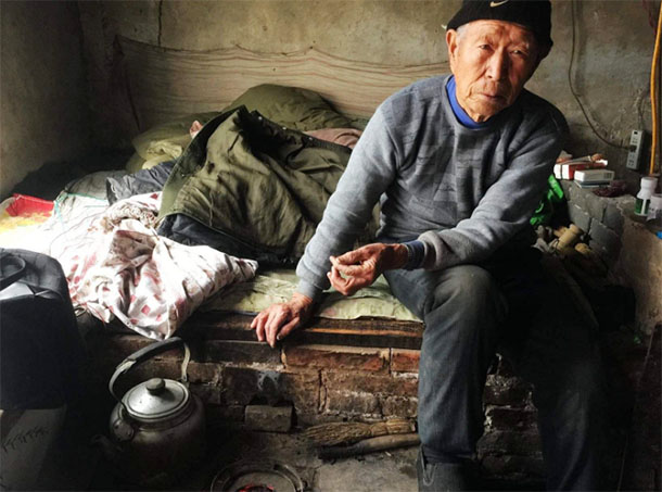 梦境交织，与重病亲人共卧炕上的温情与启示