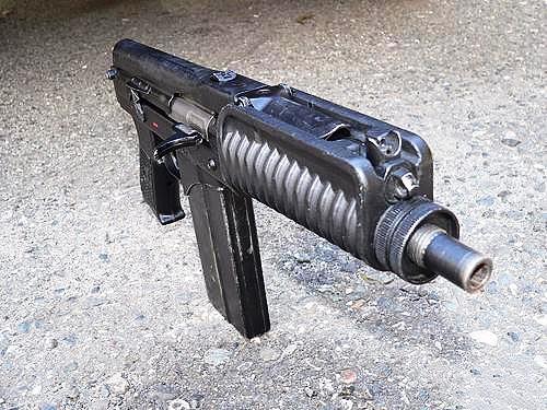 原创酷似冲锋枪却无视一般防弹衣俄罗斯近战利器号称最小突击步枪