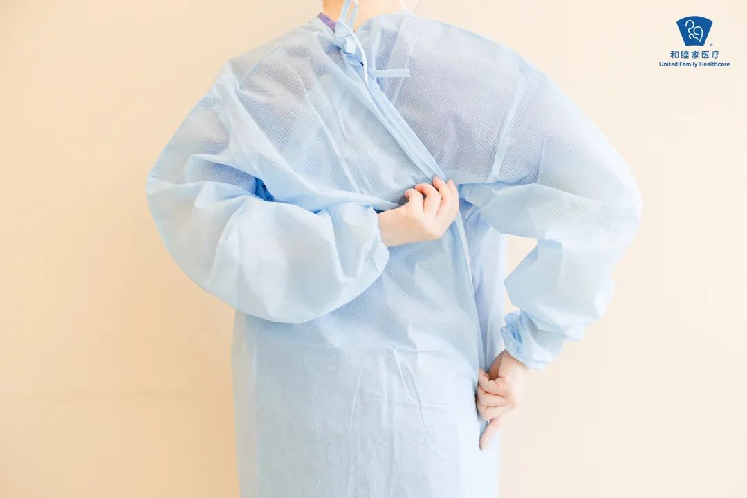 安心环境放心就诊医护人员穿脱一次性防护服严格遵循规范