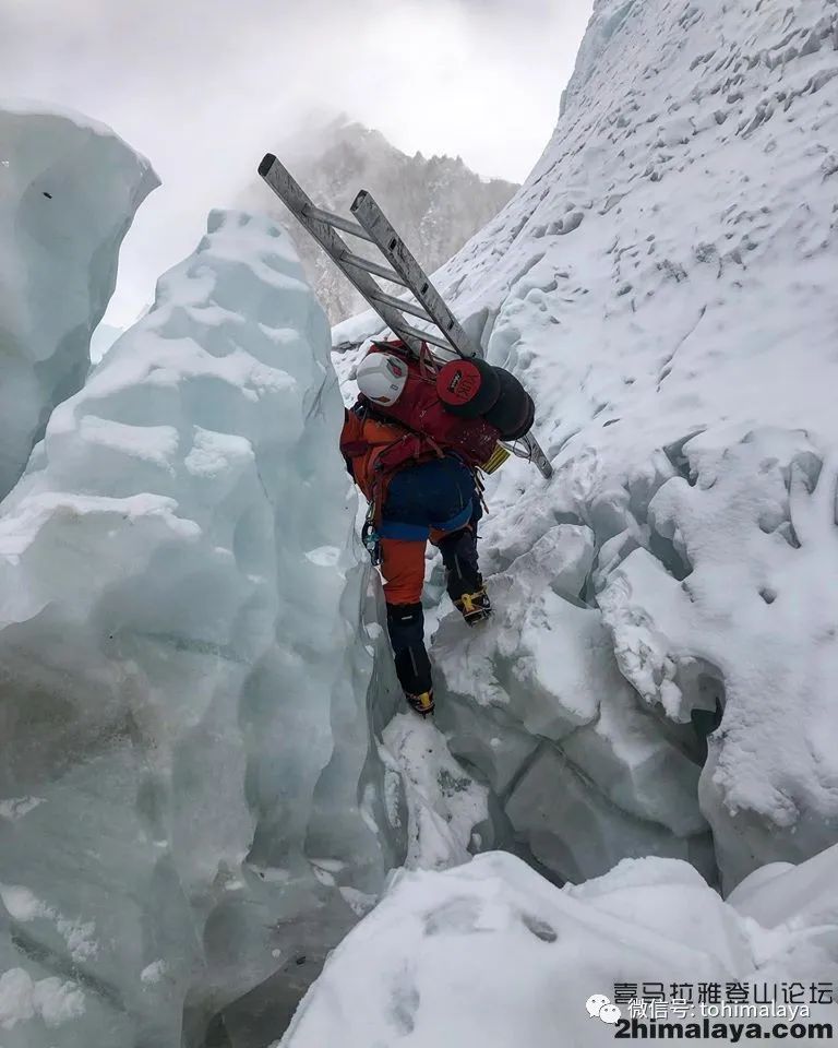 中尼中国宣布停止珠穆朗玛峰春季登山季攀登尼泊尔如常