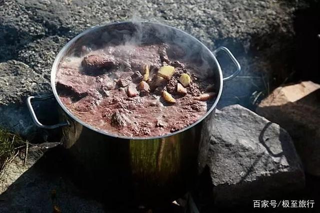 水煮海豹肉海豹和小鲸鱼是格陵兰美食中的美味佳肴.