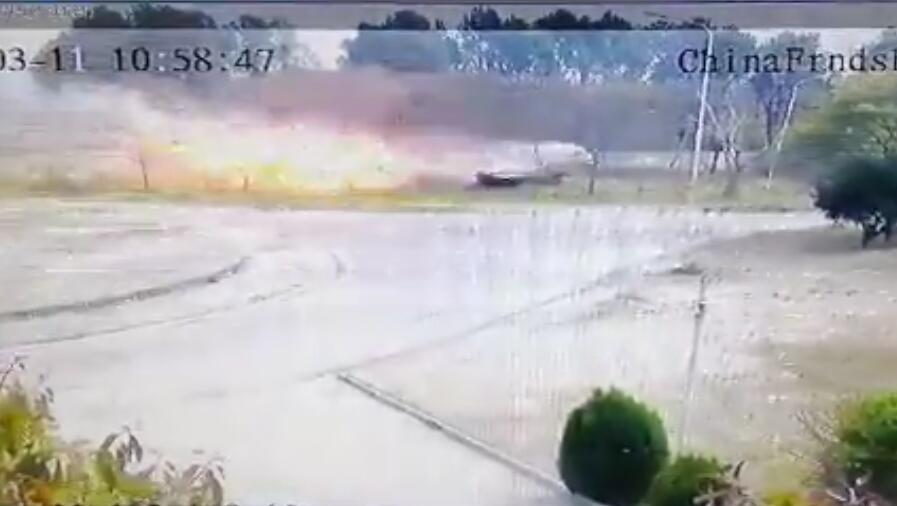 巴基斯坦F-16坠毁瞬间曝光 筋斗后未能拉起直接撞地