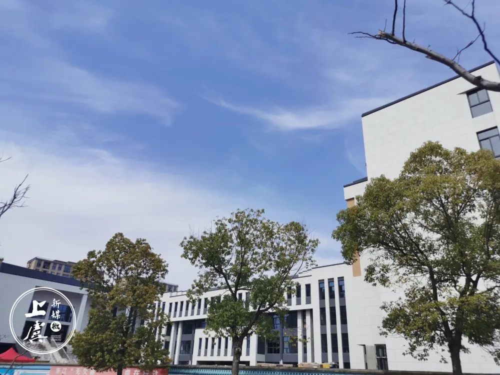 实验小学上德校区北至江广路,观山路,南至兰芎路,江华路,西南侧为