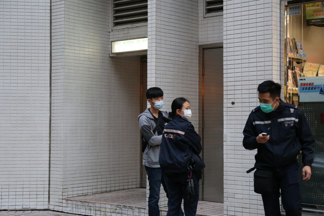 香港发生“口罩劫案”，港媒：男子持刀抢走卖家100个口罩及万元现金