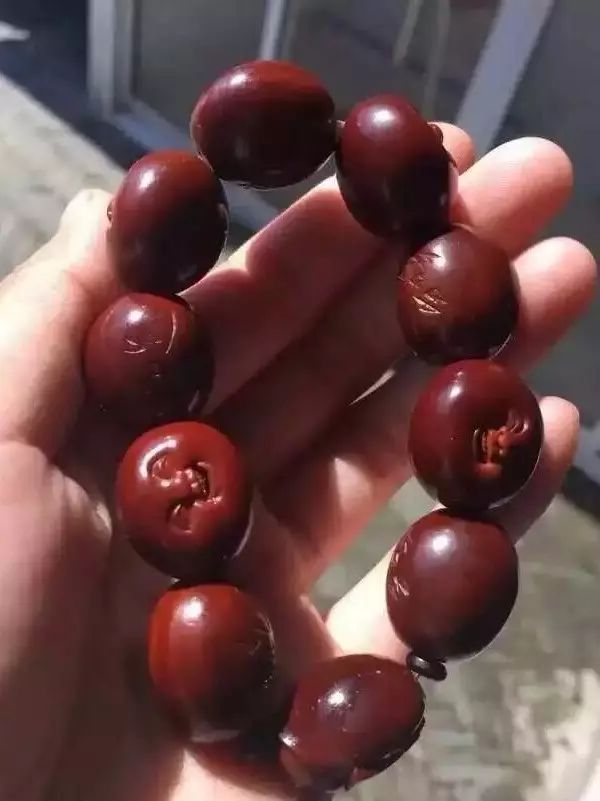 盘橄榄核干手好还是汗手好