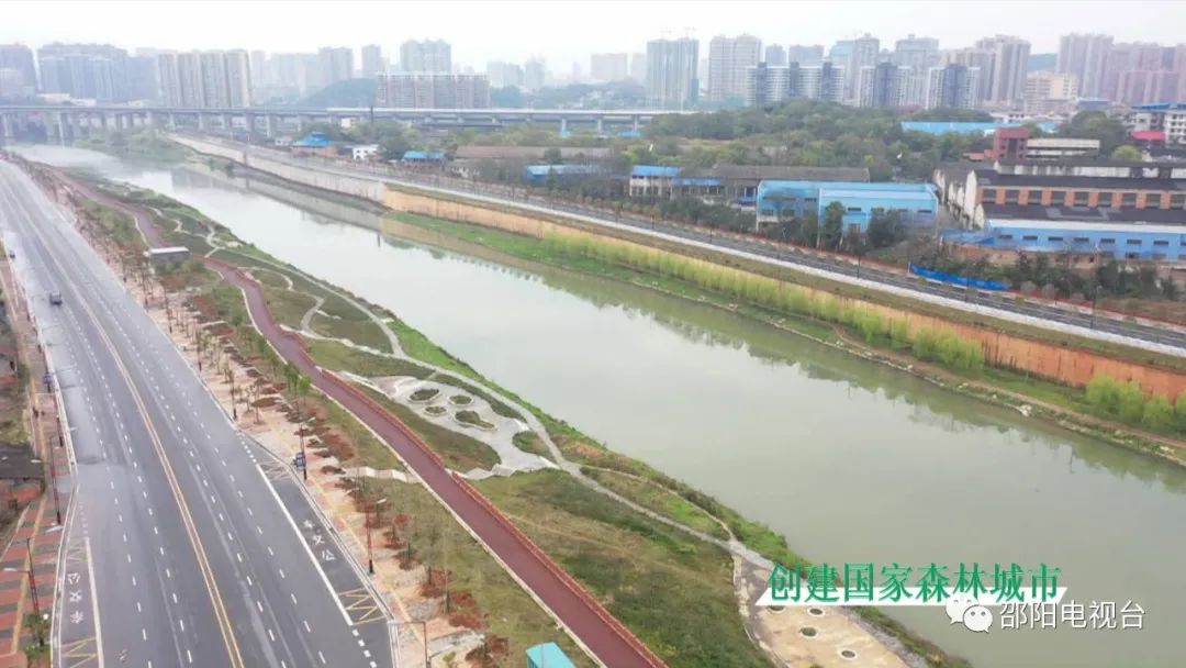 快看邵阳变化 邵水西路茅坪段道路及沿河风光带项目升级