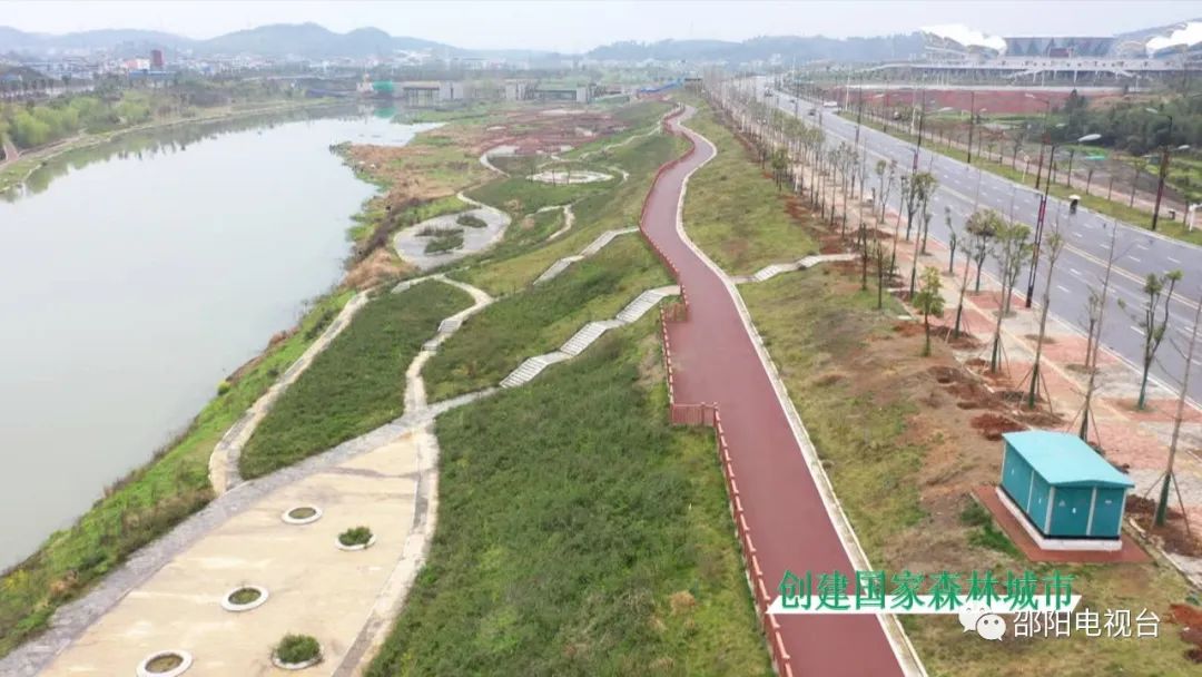 快看邵阳变化 邵水西路茅坪段道路及沿河风光带项目升级