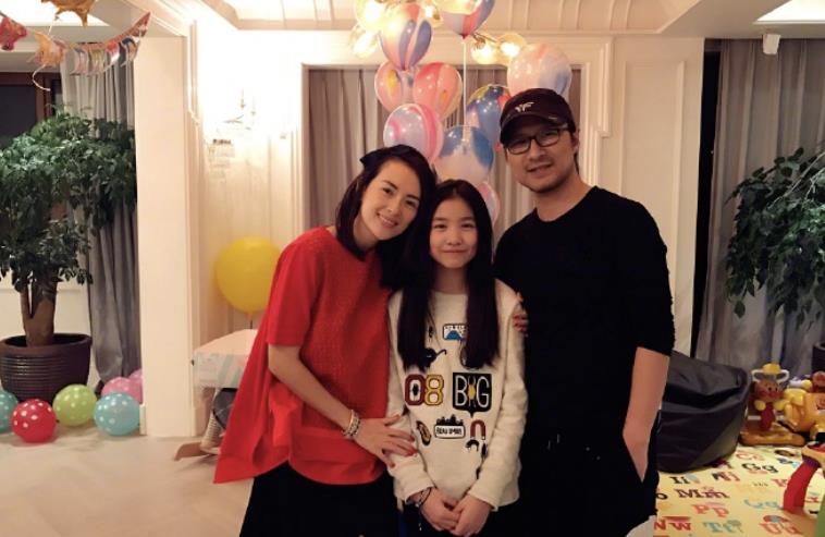原创汪峰为小苹果庆生希望她像章子怡般优秀女儿近照模样太像前妻