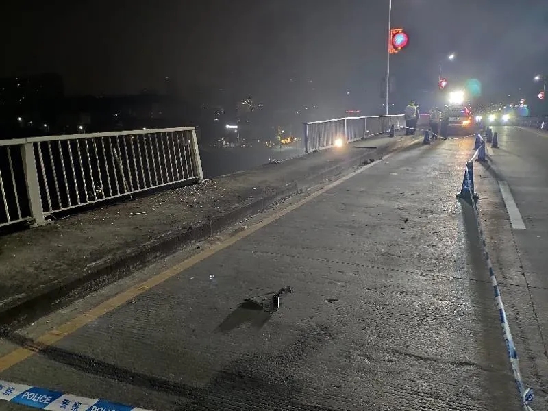 江门潮连大桥发生小轿车坠江事故,致一人死亡!
