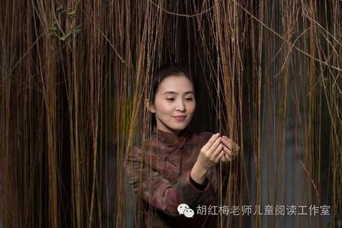 那个爱穿旗袍的美女副校长倒了：从天堂到地狱，经历了“抄袭门”