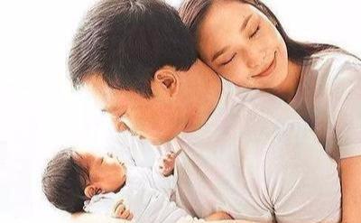 吴佩慈晒自拍说生女儿会容光焕发，实际上是在