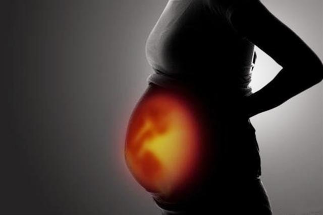 35岁女子9年剖腹产4次，医生：第四胎还是女儿，子宫一碰就破