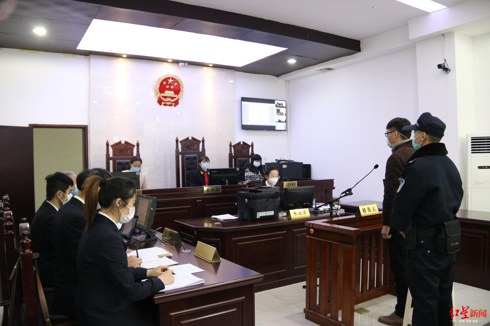 文玩店主花1000元购买两块象牙牌 被判8个月并公