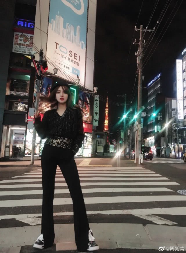 罗志祥不理分手传闻，摄影棚里拍写真，还大方