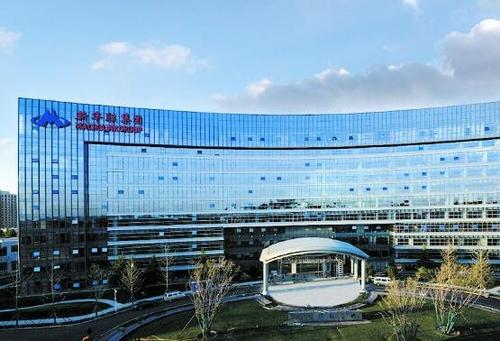 新华联“自救”：10亿债务已违约，3月内40亿债券