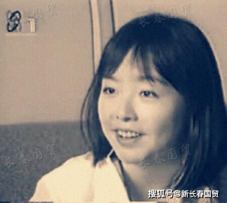 鲁豫23岁旧照曝光，模样清纯婴儿肥明显，曾是央