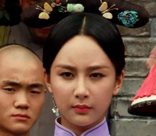 真的整容了？杨紫过去10年正脸照对比，看看她容