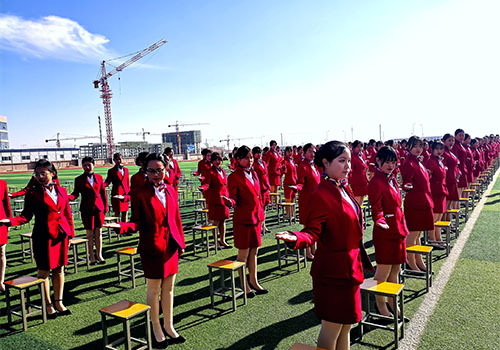 高铁学校排行_2022年热门专业排名前列的空中乘务和高铁,广西蓝天航空职业学院助...