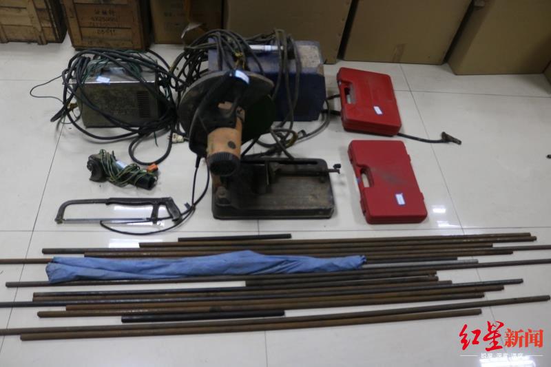 特大制贩枪支案告破：五金店内改装，11人落网涉