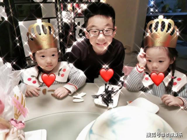 杨阳洋宠妹成常态，轮番公主抱双胞胎妹妹，乐