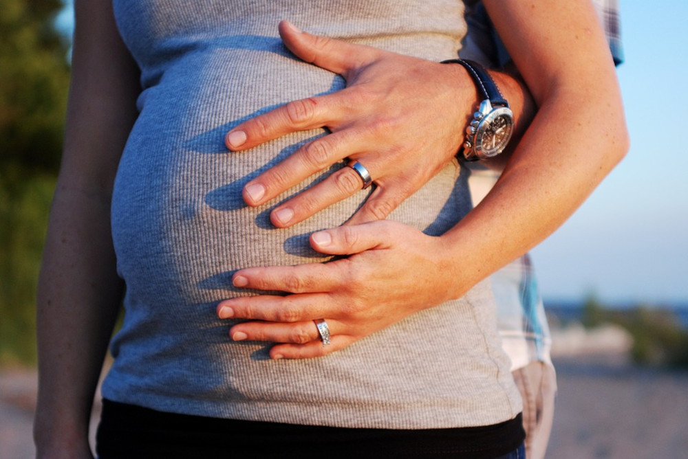 孕妇显怀和不显怀到底是怎么回事？若过早显怀，可能是这几个原因